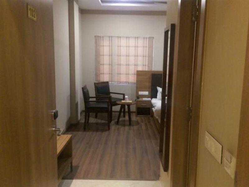 The Premier Hotel โกตา ภายนอก รูปภาพ